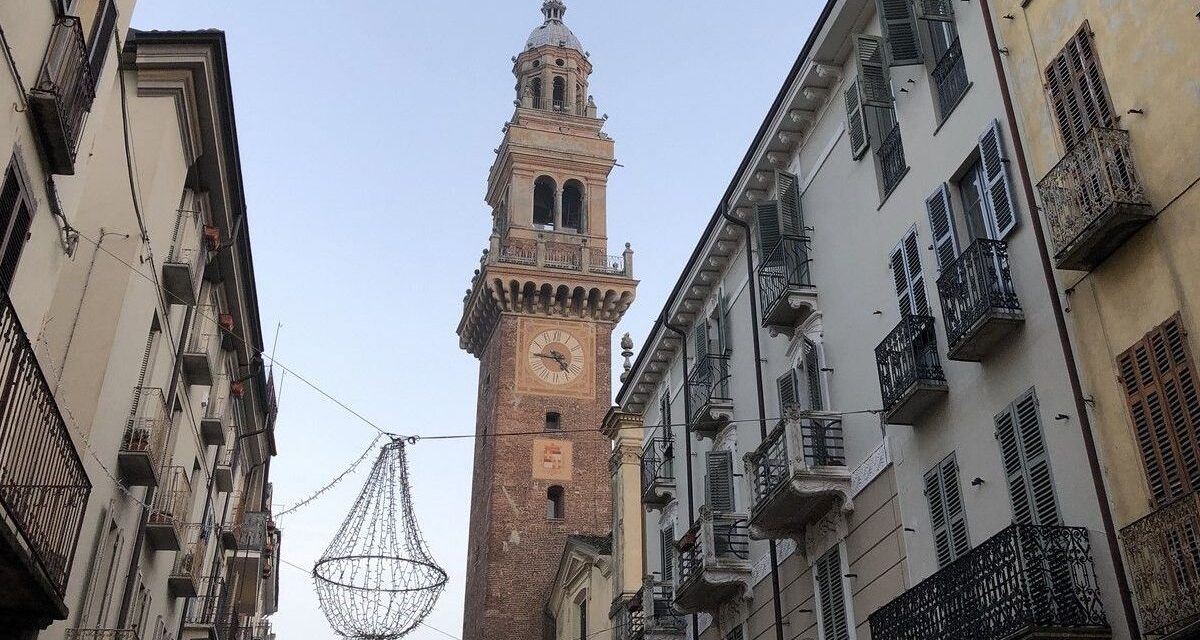 Giornata internazionale contro la violenza sulle donne: la Torre Civica di Casale si colorerà di arancione
