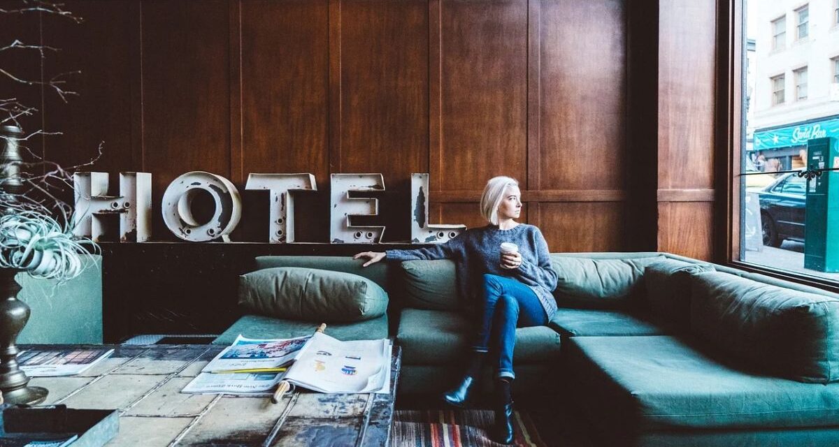 Troppi ricoveri in ospedale di persone asintomatiche, la regione Piemonte vuole mettere in albergo gli over 65