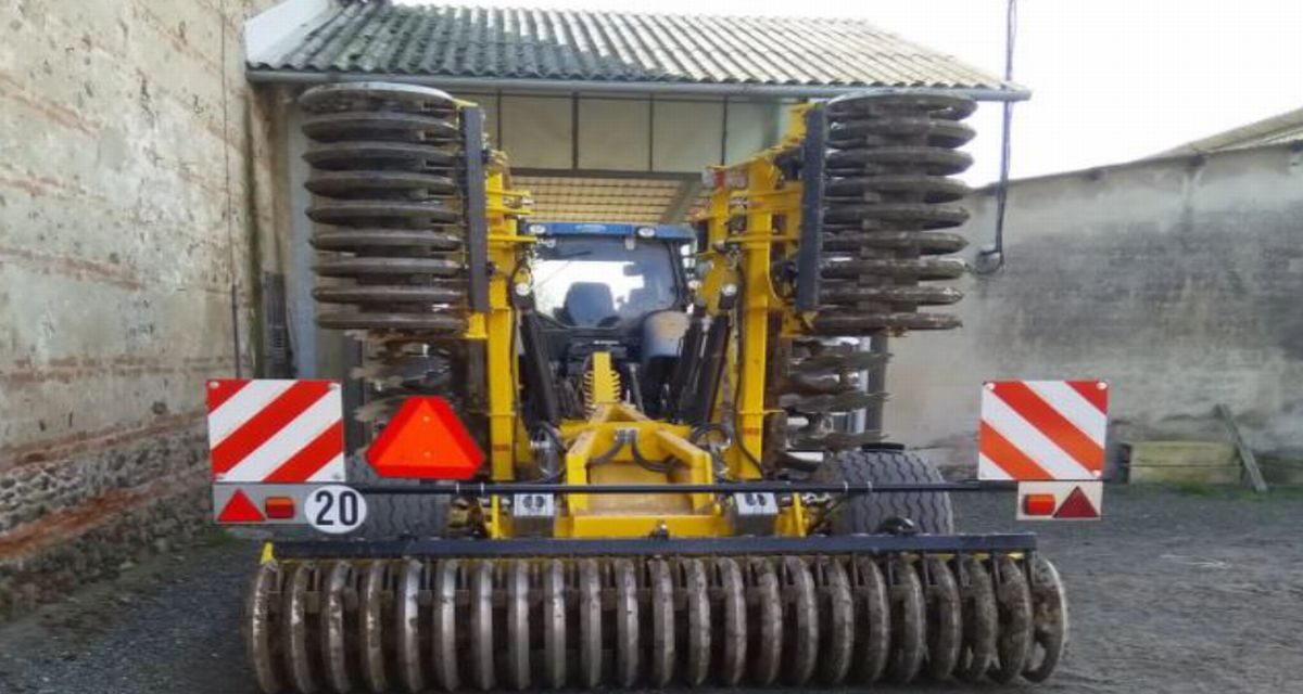 Sulla statale di Acqui terme con questo mezzo largo 4 metri, patente sospesa