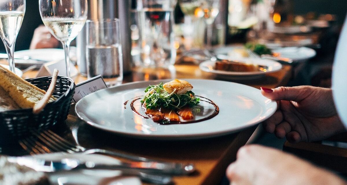 Cena al ristorante senza pagare ma viene preso dai Carabinieri di Casale Monferrato