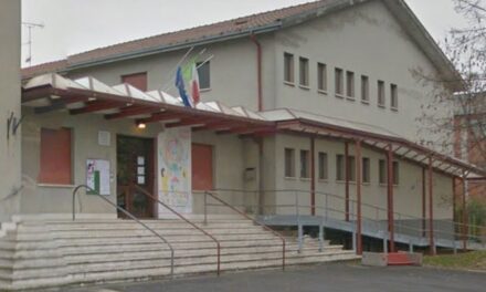 Il Comune di Tortona aggiusta l’impianto elettrico della scuola ec elementari in viale Einaudi