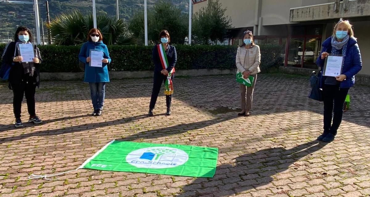 Alle scuole primarie di Taggia, Arma e Levà sventola una nuova bandiera verde