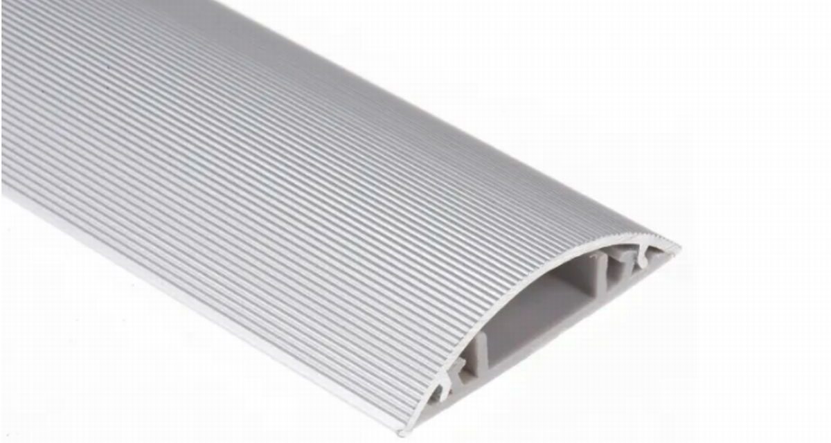 Come organizzare il cablaggio sul lavoro grazie alle canaline passacavi