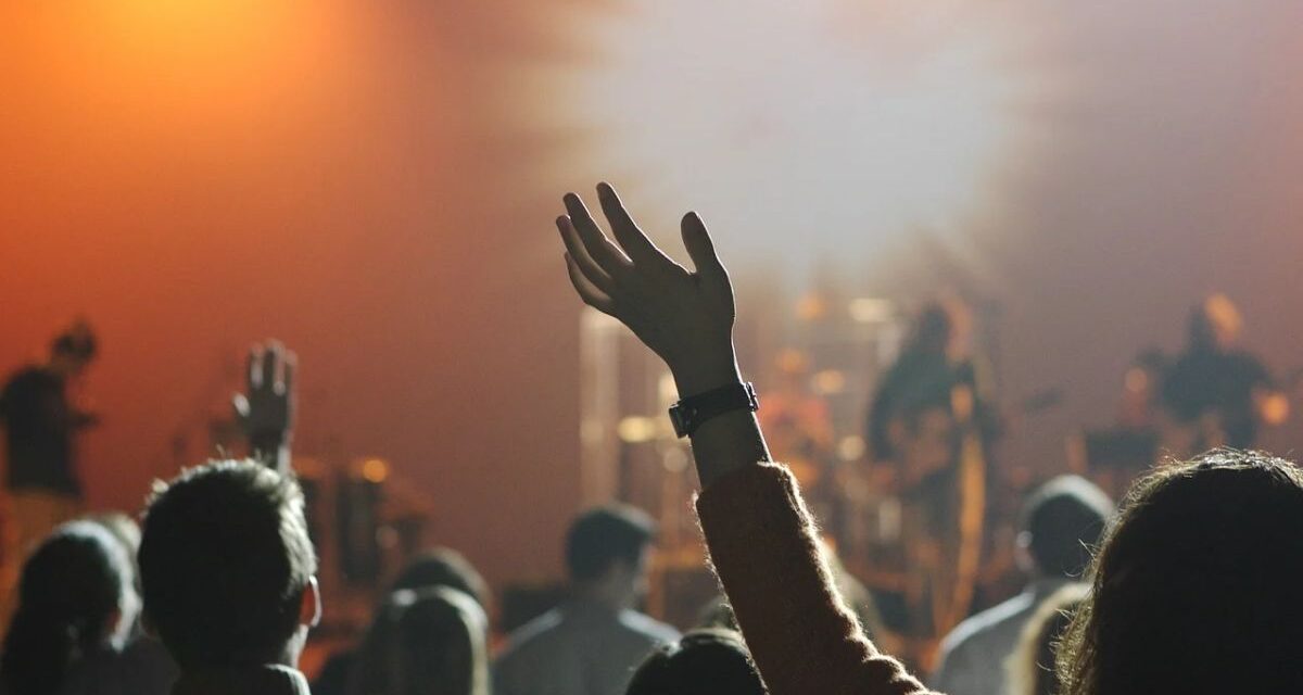 Venerdì “Between the Lines” al Salone Tartara di Casale Monferrato