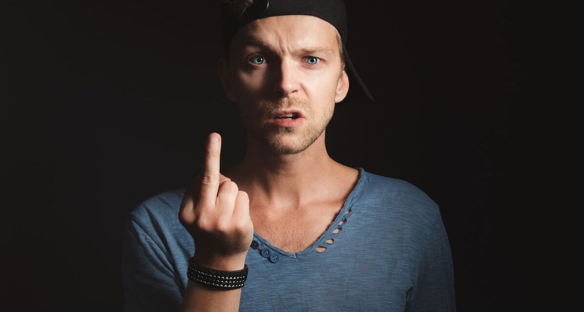 Imperia: barista aggredito per aver intimato a un avventore di indossare la mascherina che gli risponde male