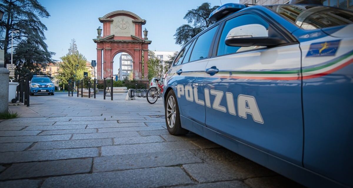 Alessandria, sfilano il portafoglio ad un anziano e tentano di prelevare allo sportello bancomat