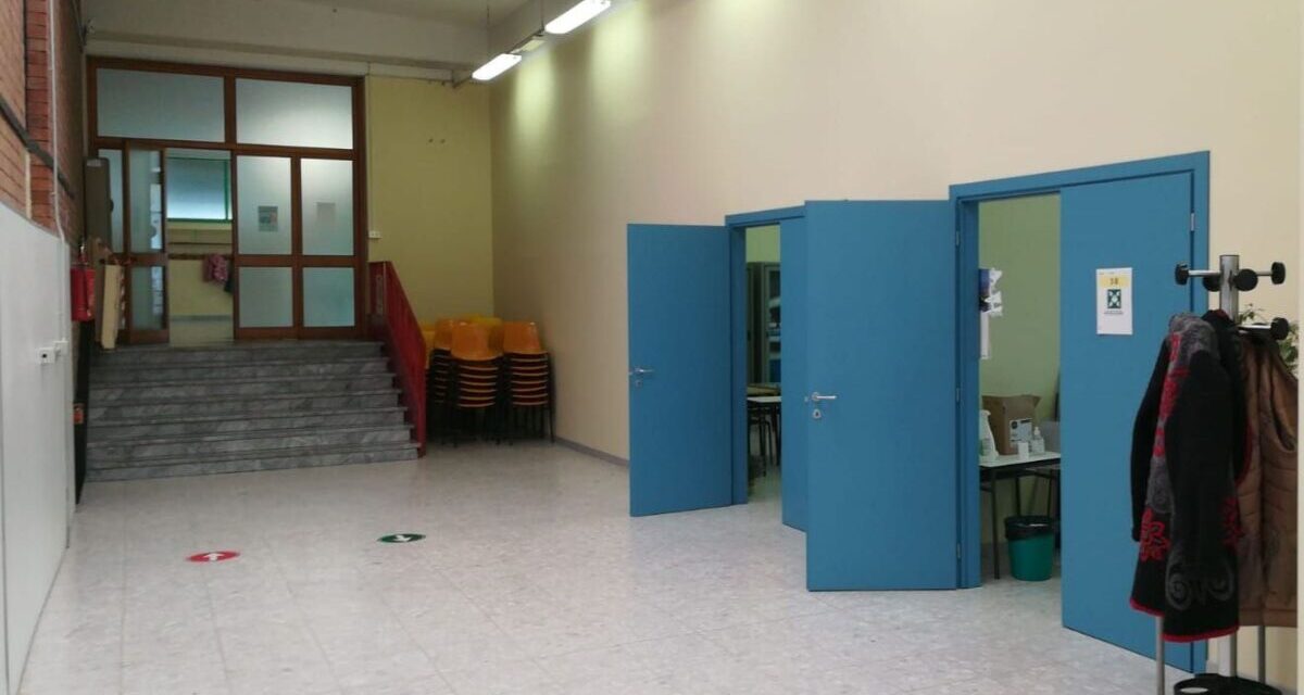 Gli interventi del Comune di Casale negli istituti scolastici: lampade a led, ritinteggiature e nuovi infissi