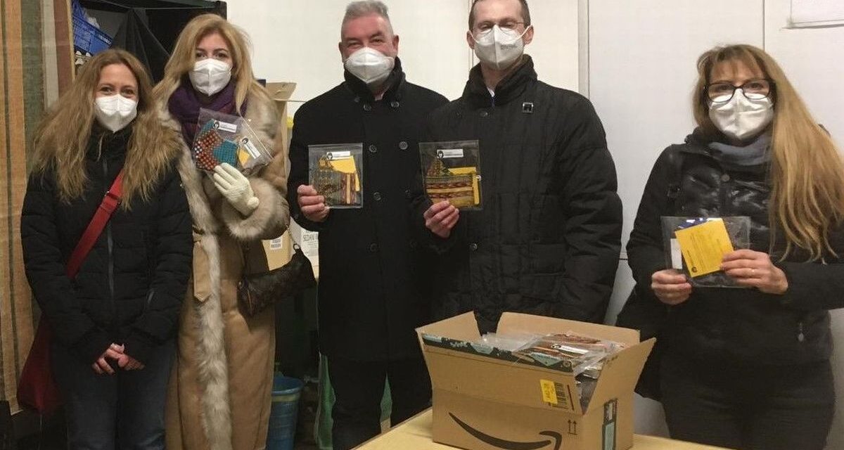 A Valenza l’Associazione  ‘I pensieri di Chadraque’ consegna delle mascherine in tessuto
