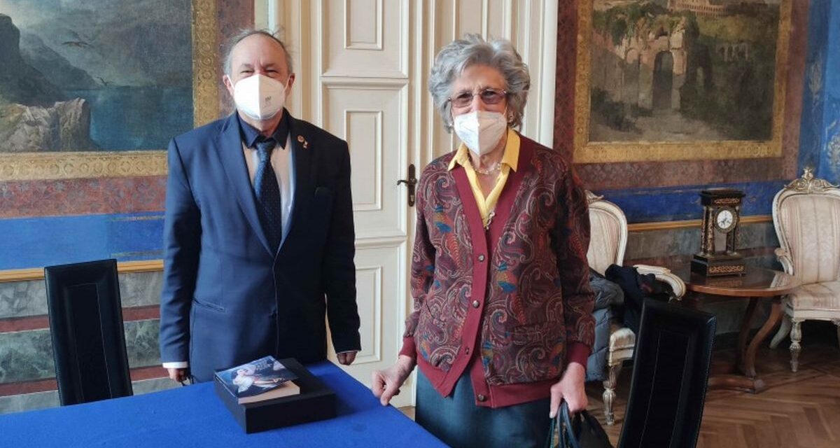 Al Comune di Alessandria donata una scrivania dell’ultimo discente dei Borsalino