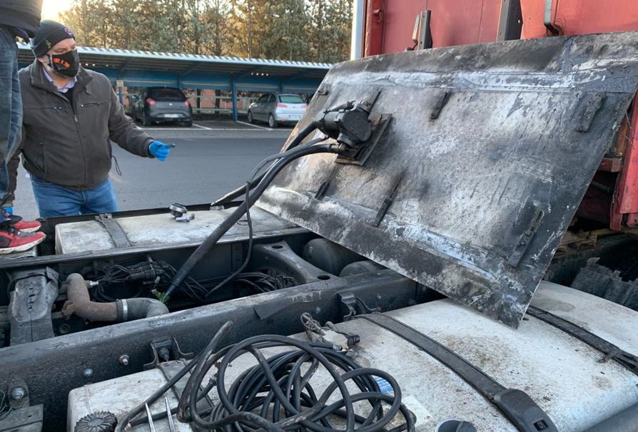 La Polizia stradale di Ovada arresta due autisti che rubavano gasolio