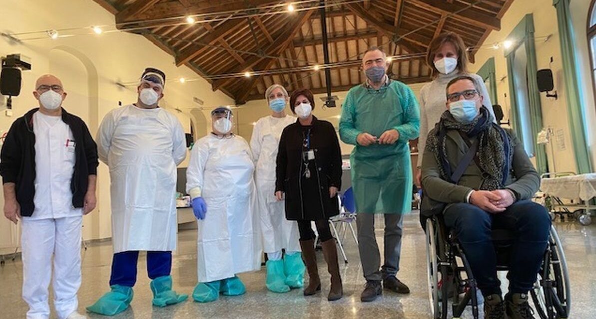 Sei anziano e vuoi vaccinarti? Il Comune di Tortona interviene con trasporto gratuito