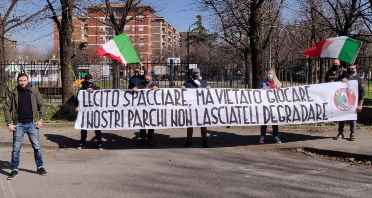 Azione Tortona protesta contro la chiusura dei parchi giochi: “Non lasciateli degradare”