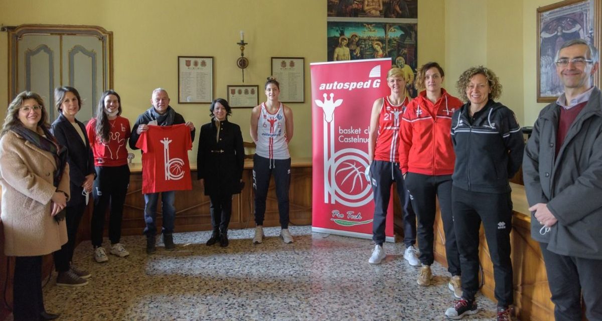A Castelnuovo Scrivia presentato logo e maglia del basket. Foto di Luigi Bloise