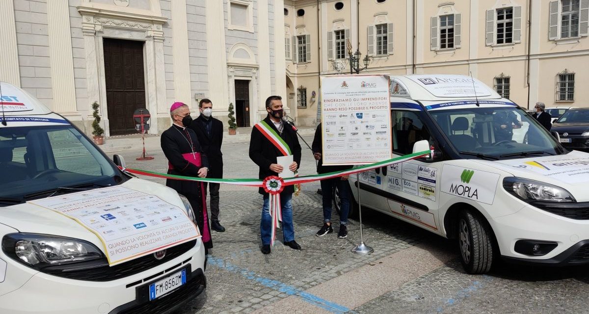 A Tortona consegnati i mezzi per aiutare il trasporto di anziani e disabili