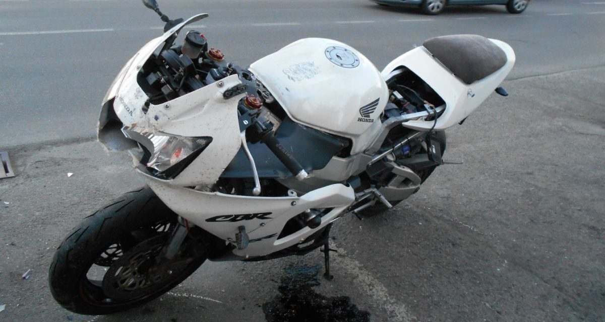 La Polizia Municipale di Tortona rintraccia il pirata della strada che con questa moto, senza patente…