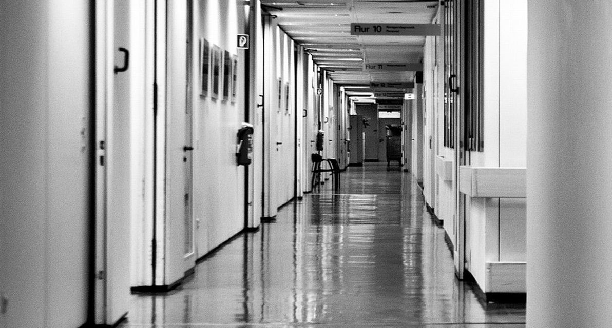 Nei reparti dell’ospedale di Alessandria arrivano in prestito libri e quotidiani online