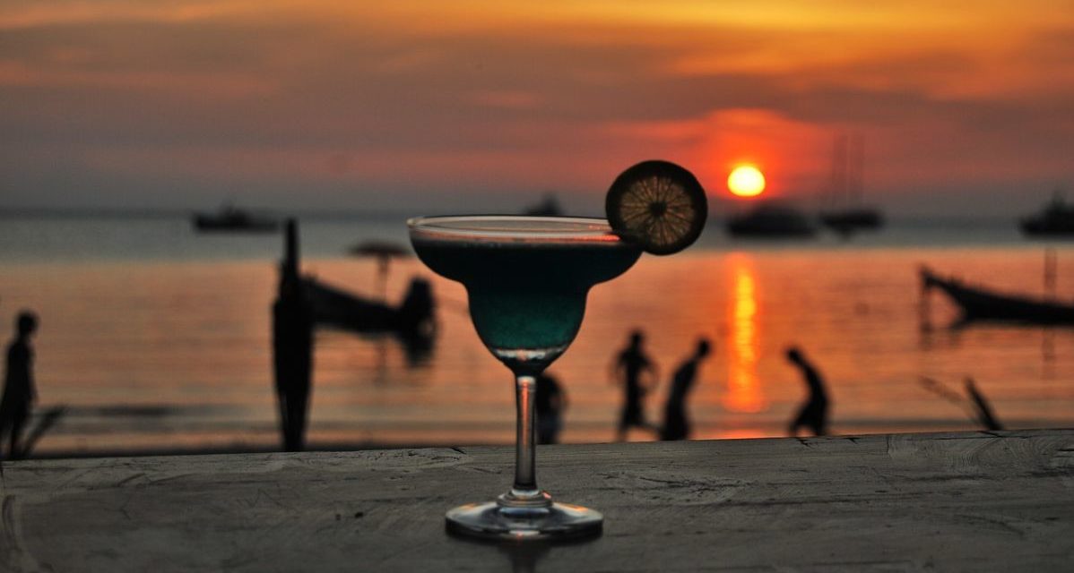 Festa abusiva in spiaggia a Sanremo, 20 persone multate