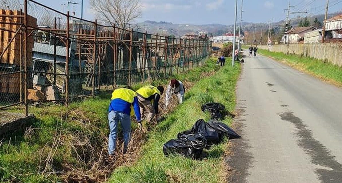 Ancora rifiuti abbandonati ad Acqui Terme, intervengono i volontari civici
