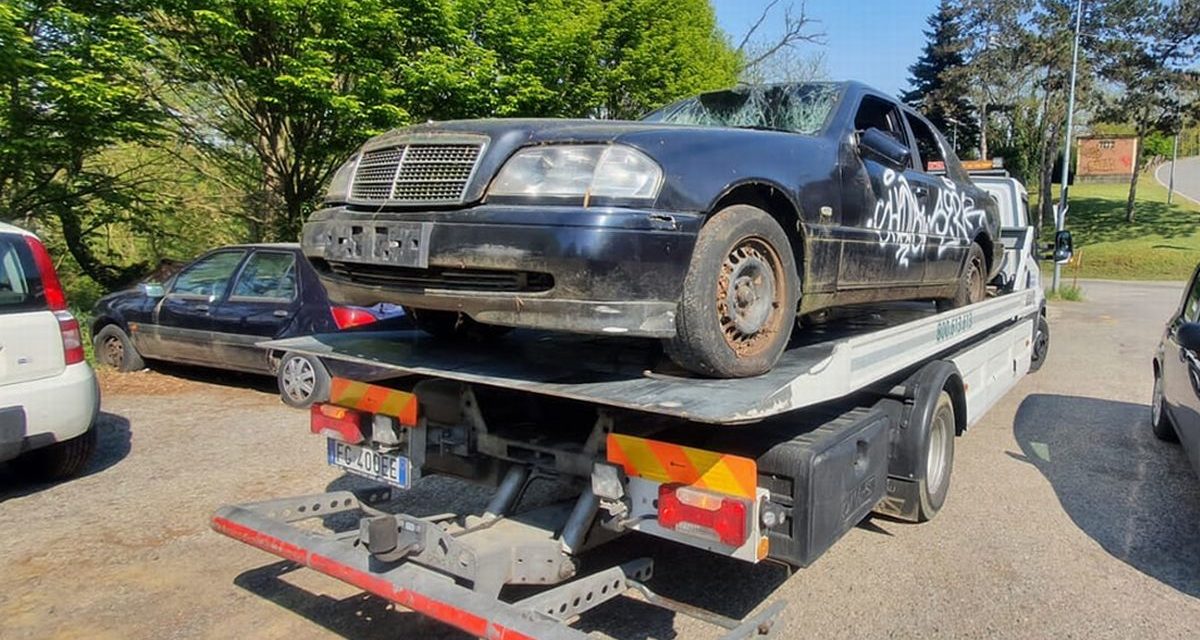 A Valenza nella rimozione dei veicoli abbandonati scoperta anche un’auto che era stata rubata ad Asti