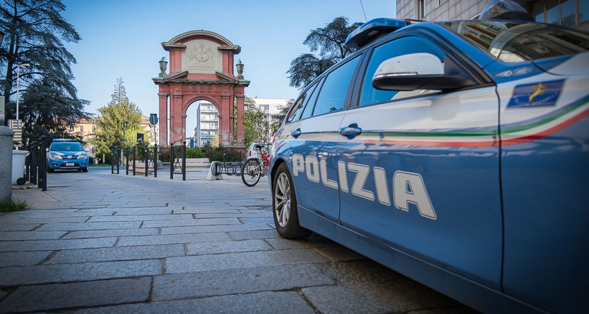 Distrugge un negozio, picchia e minaccia la proprietaria. Arrestato dalla Squadra Volante di Alessandria