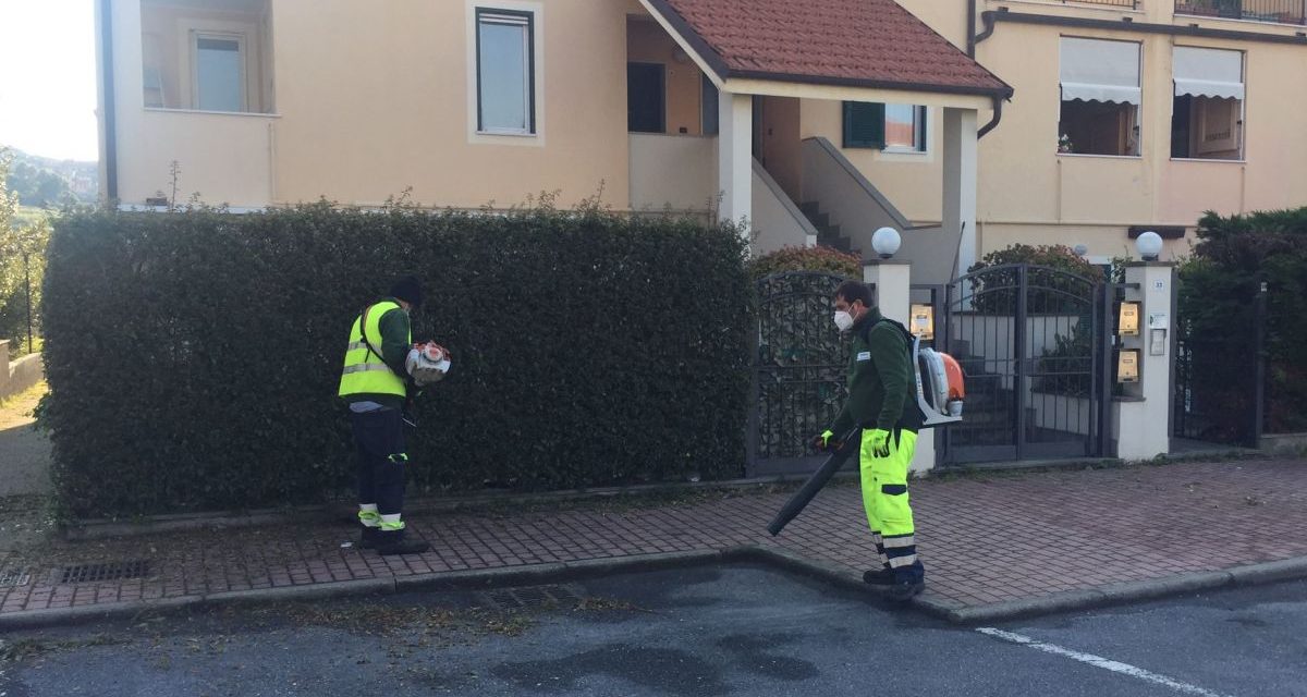Prosegue l’attività di sfalcio, lavaggio e pulizia a San Bartolomeo al mare