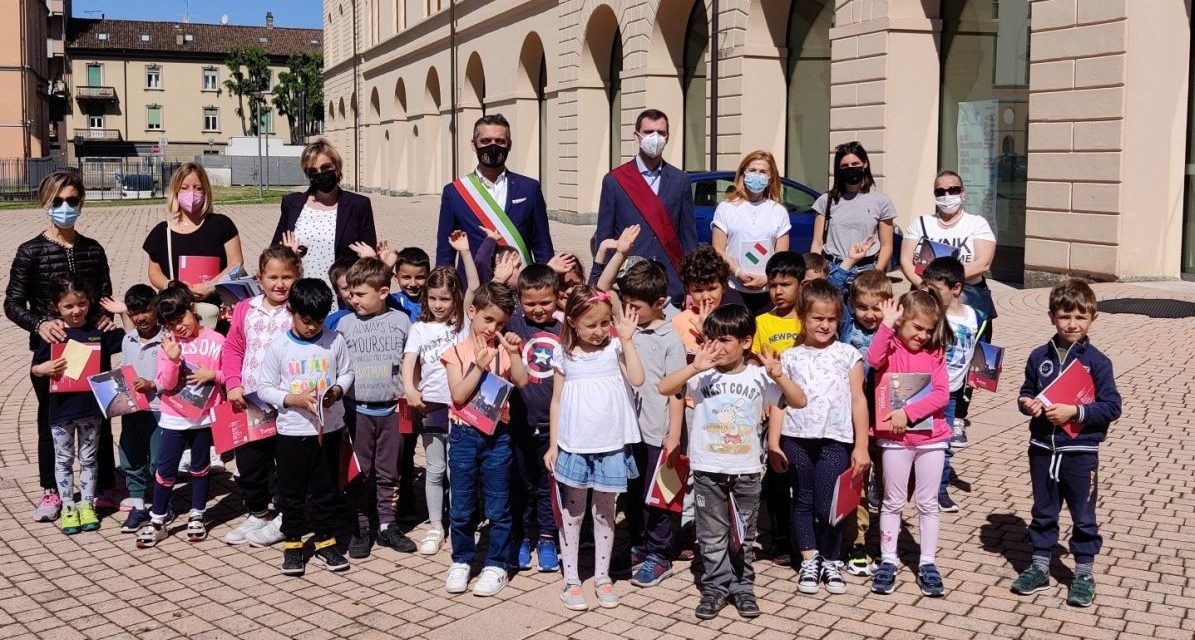 I bambini della scuola “Mary Poppins” visitano il municipio di Tortona