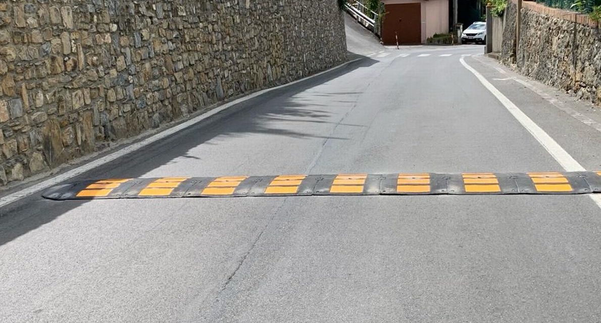 Via Pairola a San Bartolomeo, posizionato il primo dei 4 dossi stradali