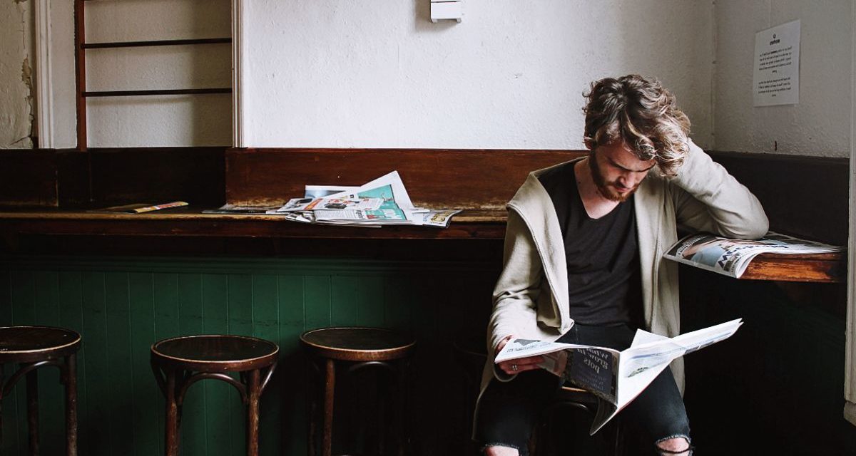 Fumogeni a Tortona ma troppa pubblicità dei giornalisti: così si alimenta l’escalation