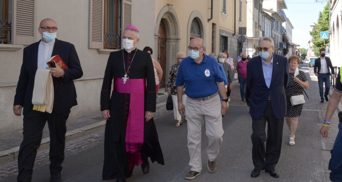 Il Vescovo di Tortona visita il Centro vaccinale di Pontecurone