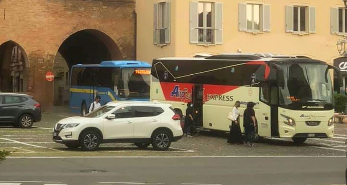 Dopo 48 anni, finalmente, gli autobus non passeranno più nella piazza di Castelnuovo Scriva