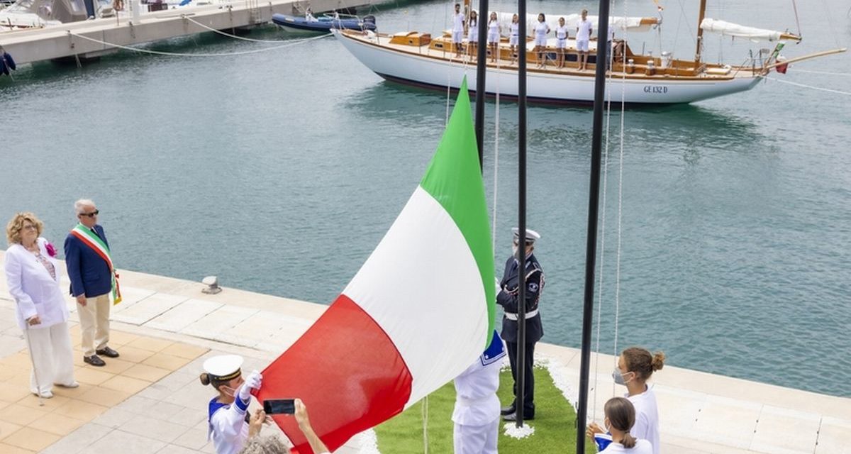 La barca storica Beatrice donata da Diana Bracco al Comune di Imperia