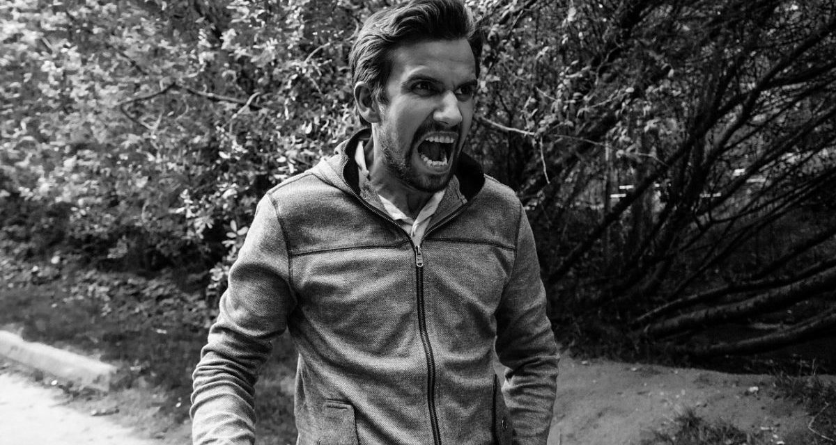 Marocchino trovato senza biglietto sul treno ad Arquata inveisce e dà di matto