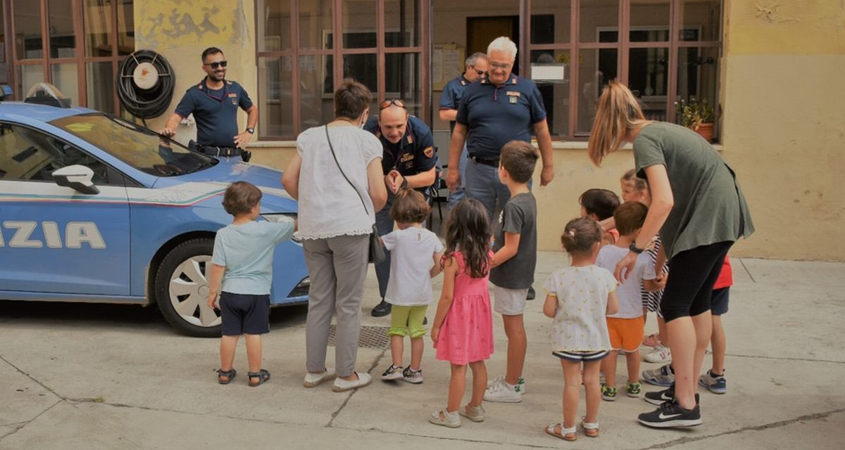 I bambini di Casale Monferrato al Commissariato di Polizia