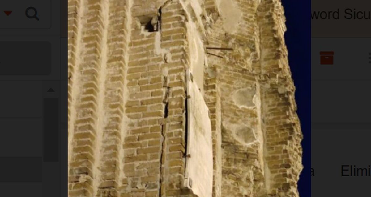 Pezzo pericolante alla Torre di Tortona, avvisato il Comune che interviene
