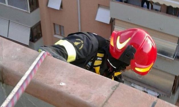 Doppio intervento dei Vigili del Fuoco di Tortona: soccorsa un’anziana e spento un incendio