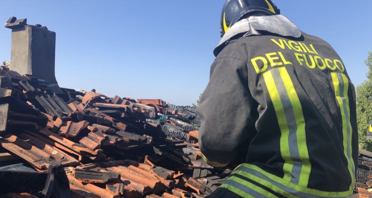 Paura in via Brachiera a Viguzzolo per l’incendio di un tetto