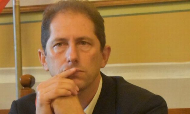 Calcinacci in strada e danni al campanile a Gorleri: il Sindaco transenna la piazza e vieta l’uso delle campane