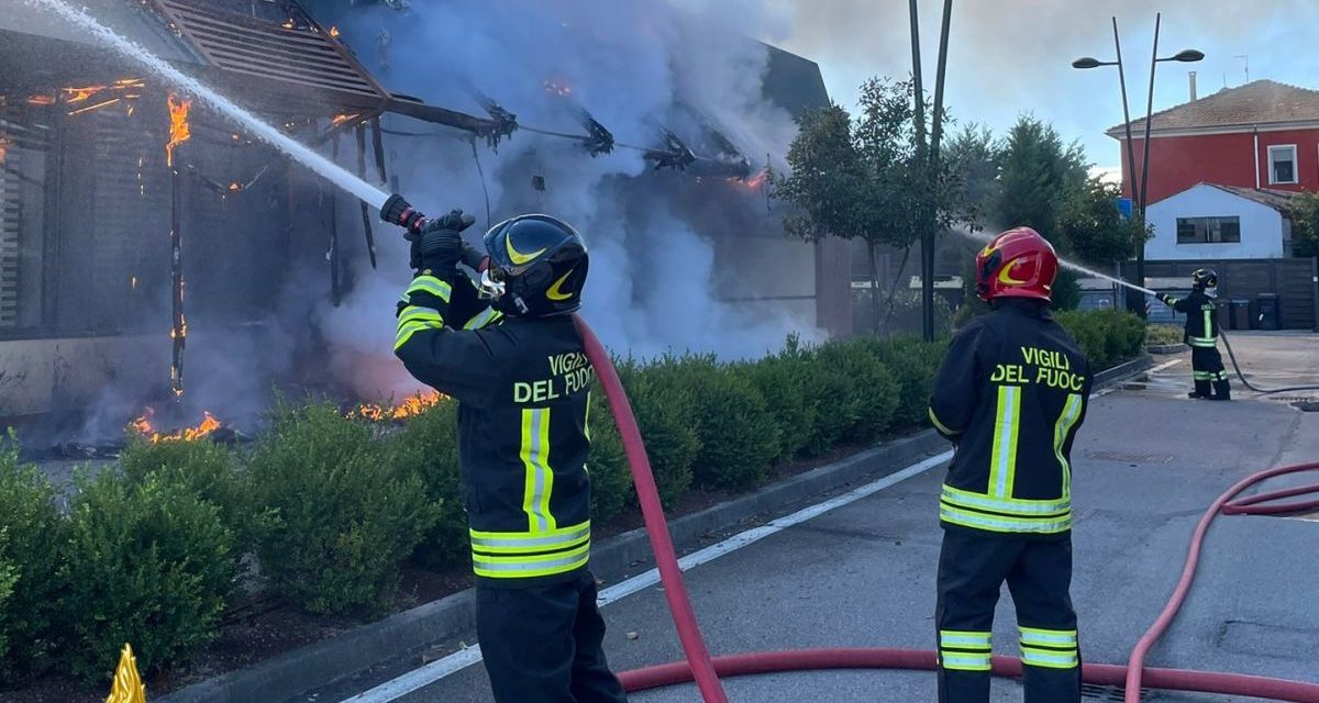 Paura ad Alessandria per un incendio al ristorante  Mc Donald’s, ingenti i danni