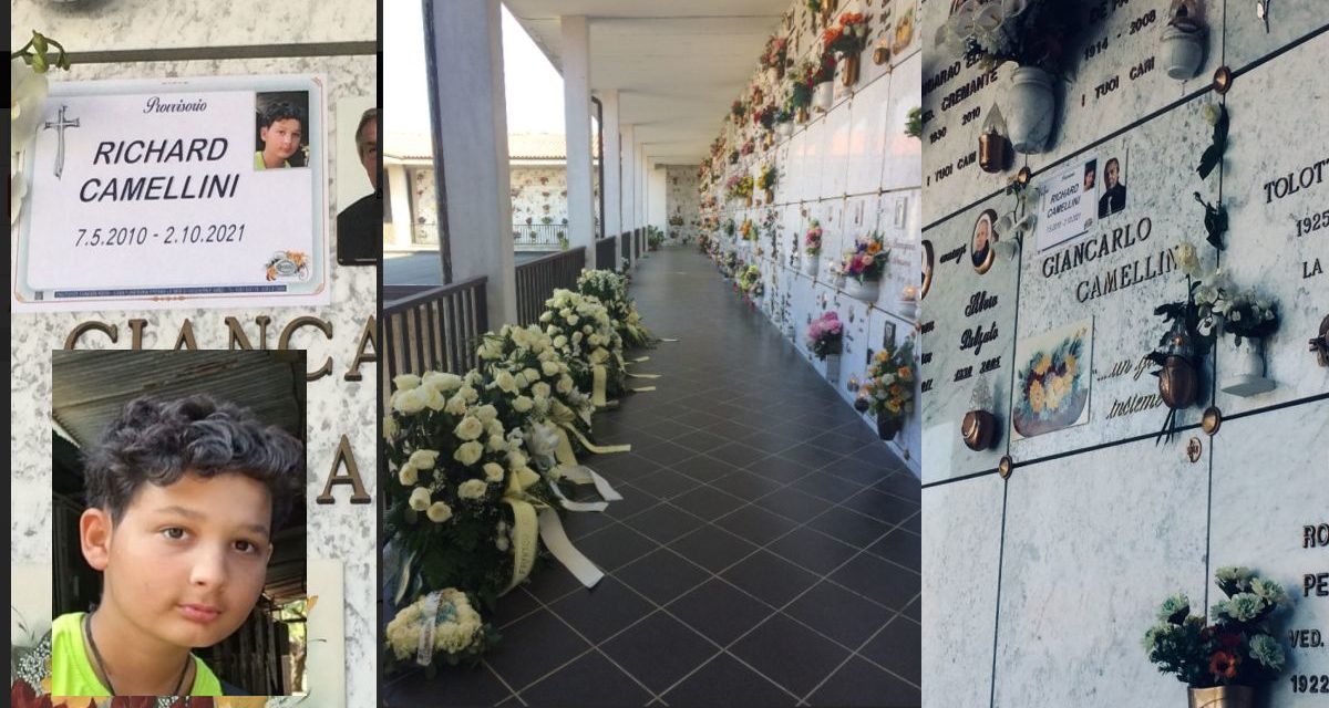 Seppellito al cimitero di Tortona il bambino di 11 anni travolto a Voghera