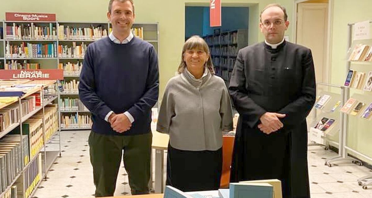 L’Ordine di Malta regala libri alla Biblioteca di Tortona
