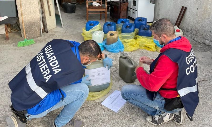 Furti di carburante da un battello e droga, la guardia costiera di IMperia fa un arresto