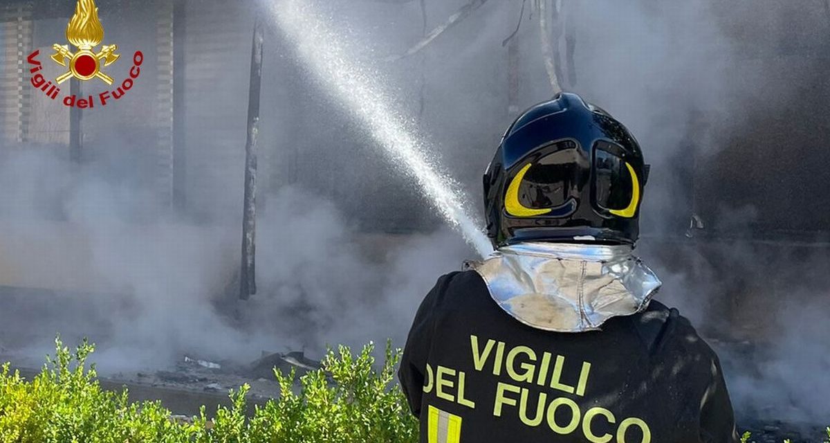 Incendio in un fienile a Castelletto d’Orba