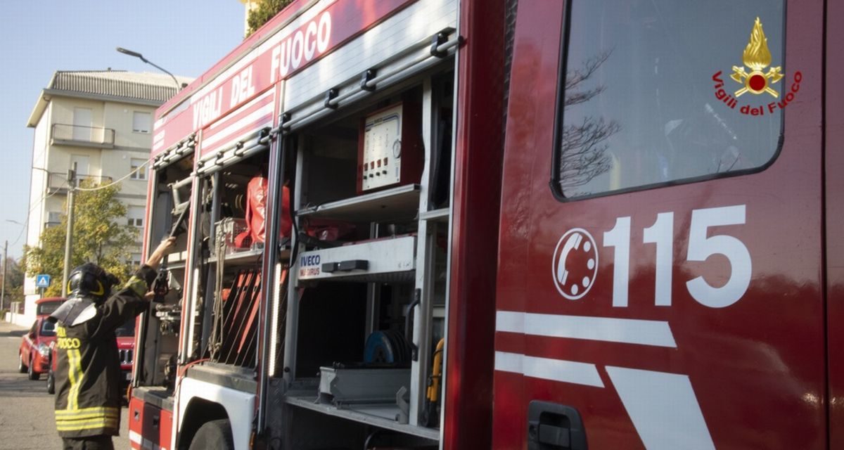 Tre interventi dei pompieri di Tortona per un dissesto statico, una fuga di gas e una perdita d’acqua