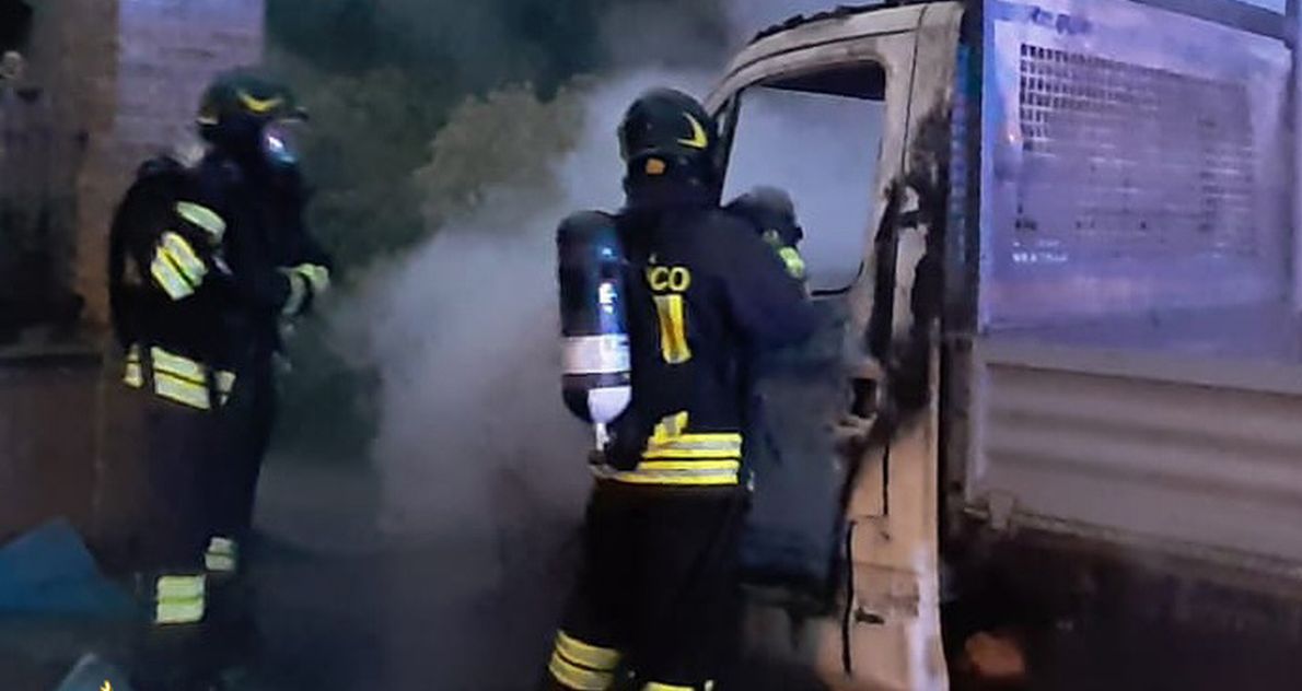 A Castelnuovo Scrivia si incendia un camion che trasportava ipoclorito di sodio