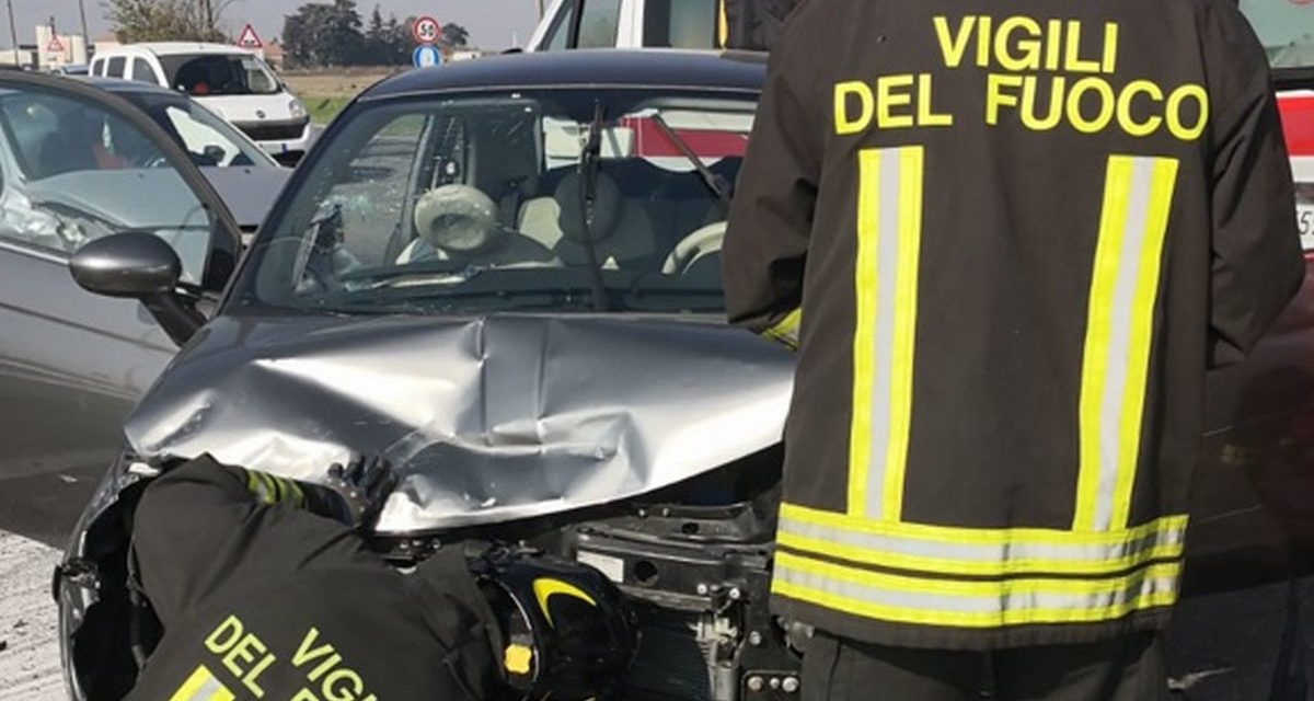 Schianto alla periferia di Tortona con 4 feriti di cui due ragazzi di 19 e 20 anni