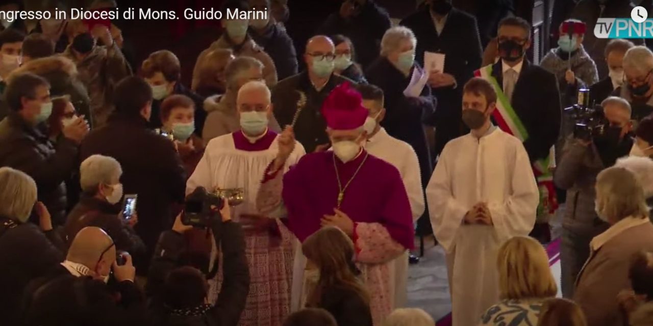 Un anno fa Guido Marini faceva il suo ingresso a Tortona come vescovo