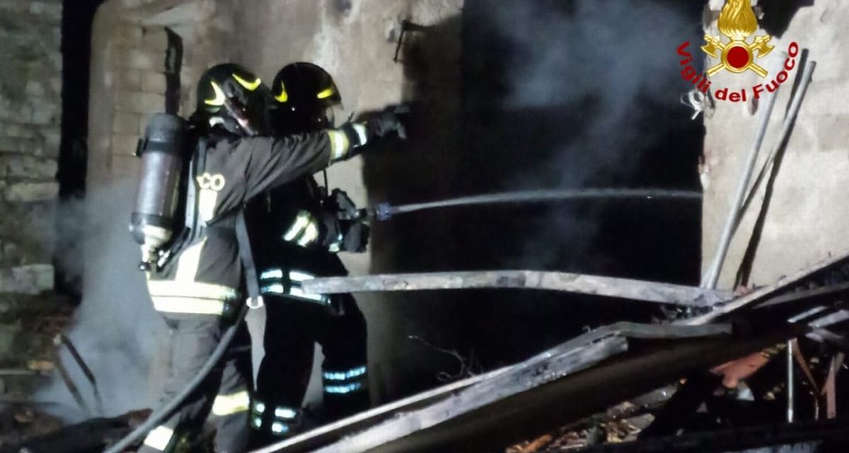 Incendio forse doloso in questa casa a San Sebastiano Curone