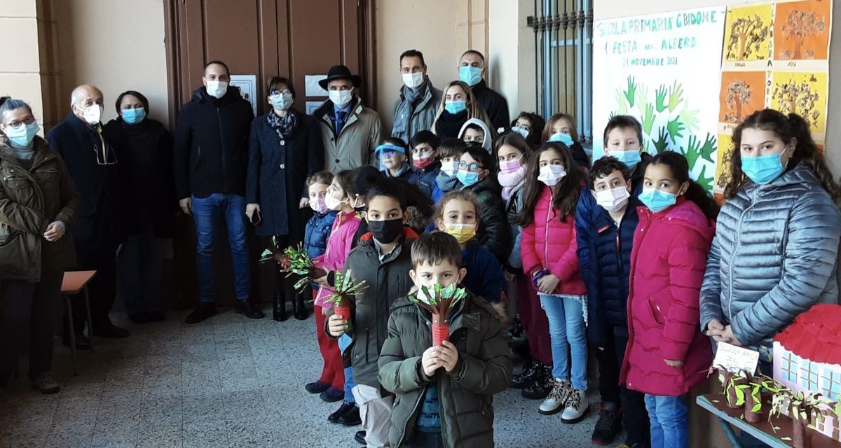 A Casalnoceto la scuola primaria è amica degli alberi