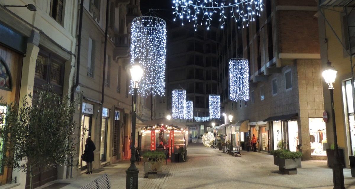 Senza luci non sarebbe Natale: Tortona conferma le luminarie e aiuta i Commercianti con 6.500 euro