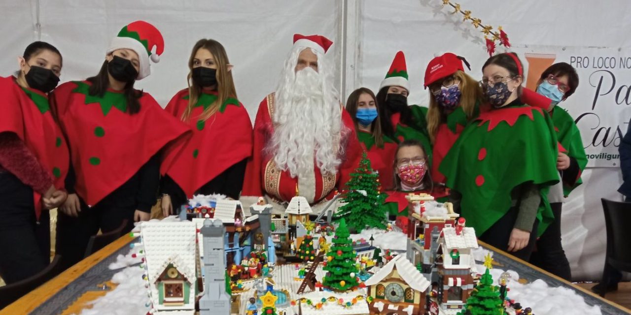 Tanti bambini per vedere Babbo Natale e gli elfi al Castello di Novi